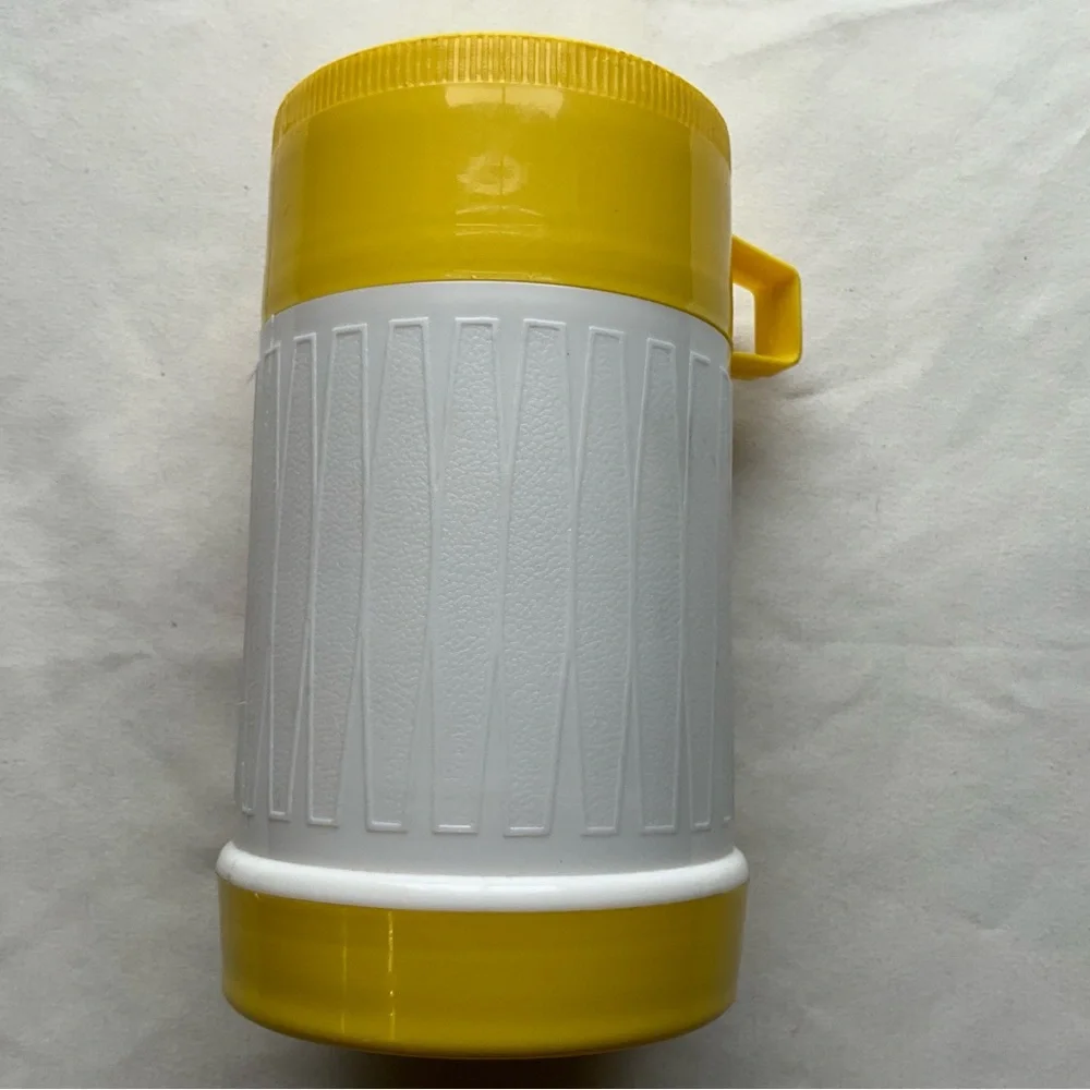 Vintage 1982 Randi Enterprise Child’s Train Thermos Yellow Top Jyudung